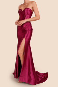 Vestido bustier abertura en pierna magenta