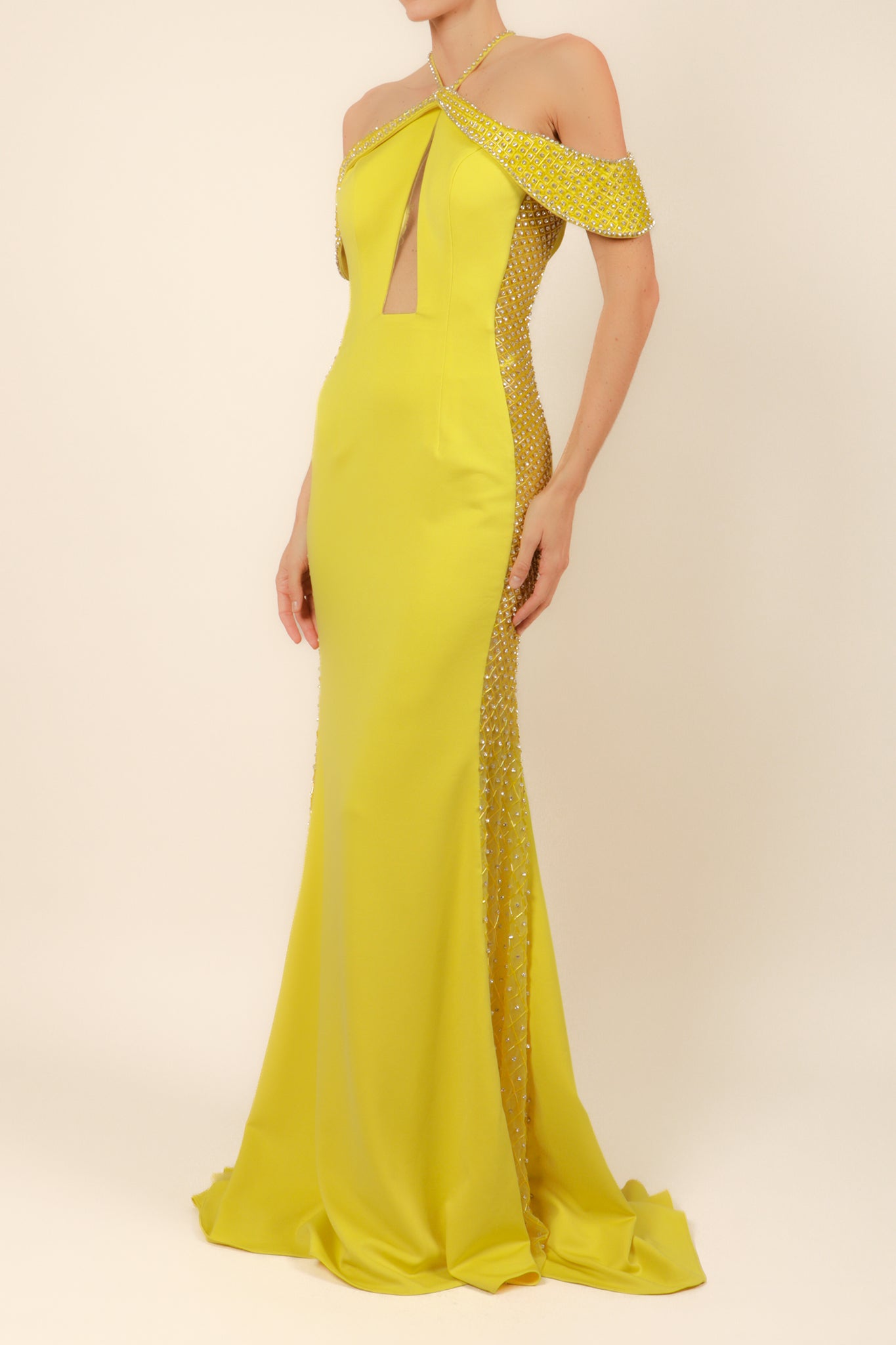 Vestido tipo halter bordado amarillo