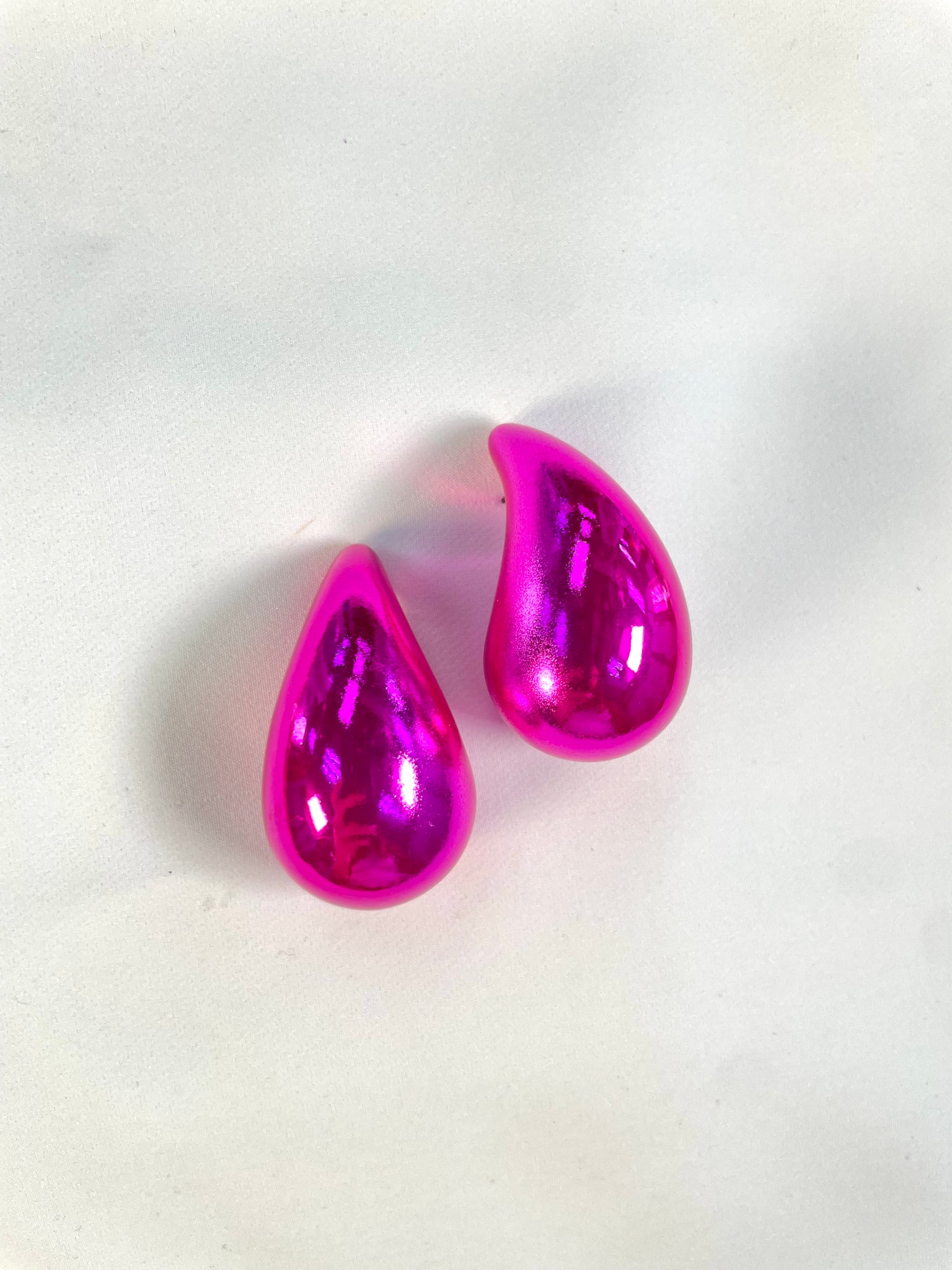 Arete gota extra grande fucsia