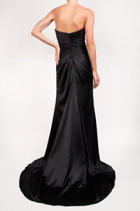 Vestido strapless semi bordado negro