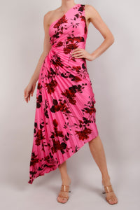 Vestido plisado print un hombro fucsia