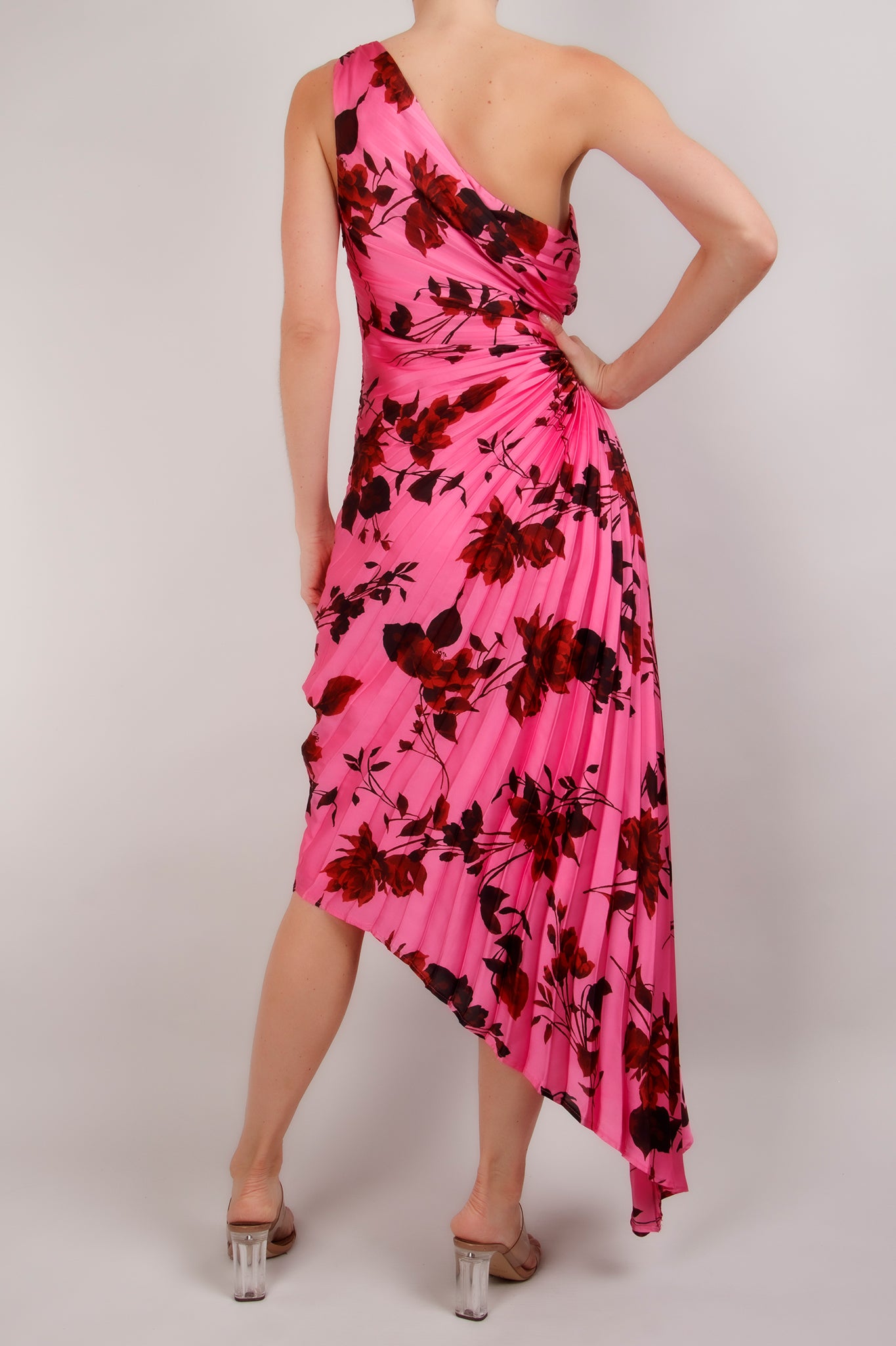 Vestido plisado print un hombro fucsia