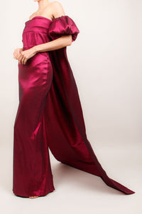 Vestido strapless con cauda magenta