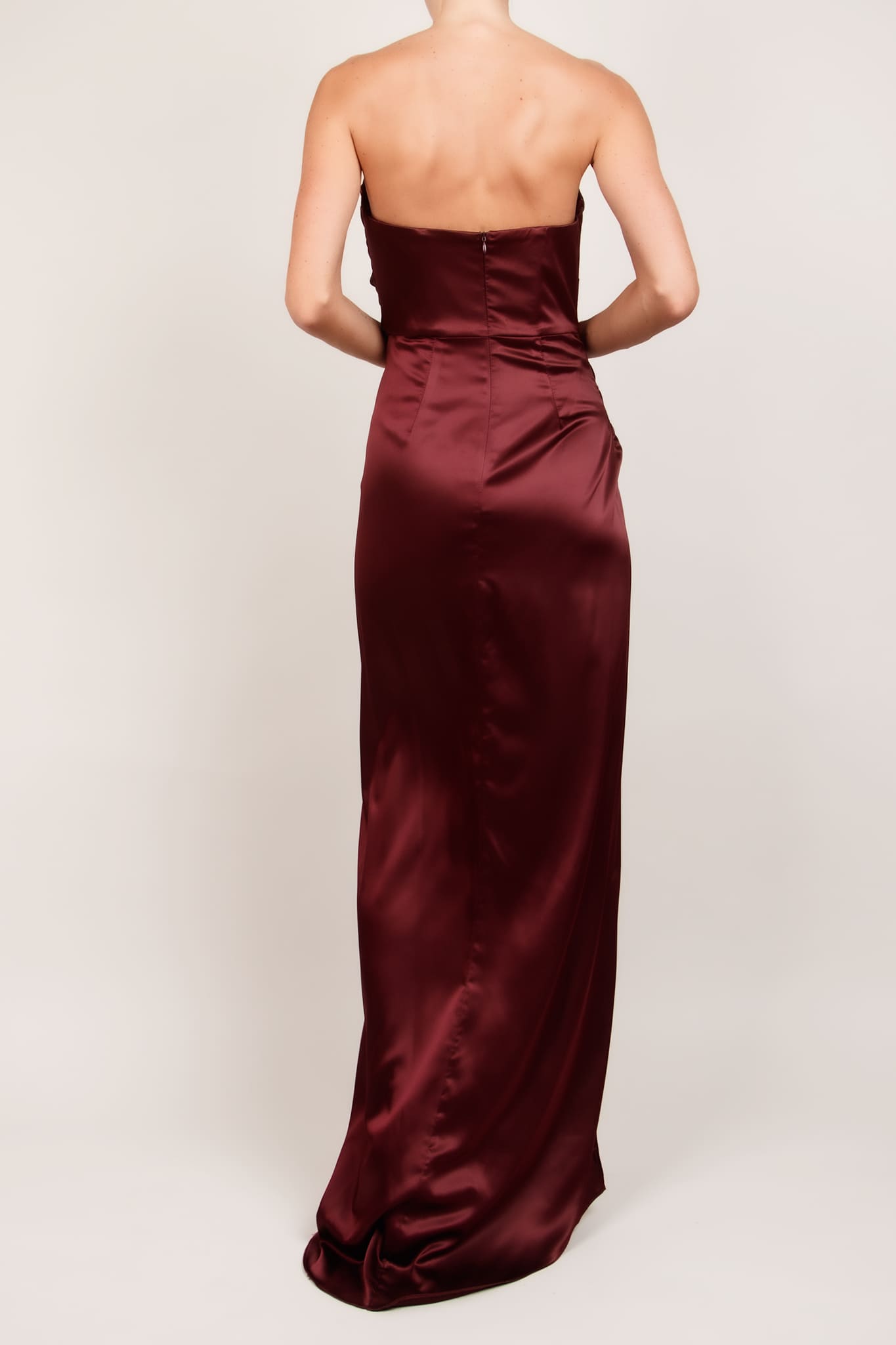 Vestido  strapless satin vino