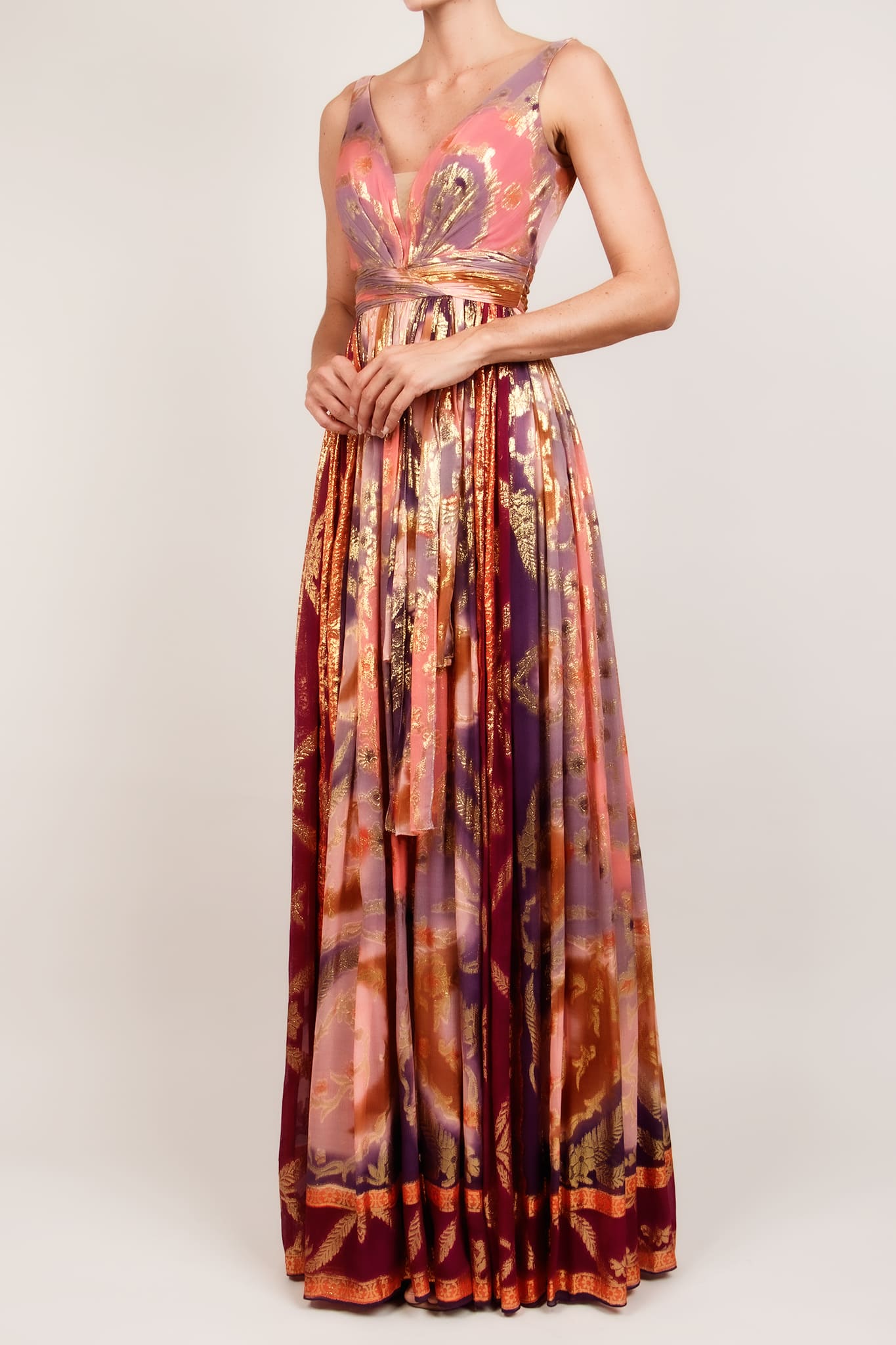 Vestido v print multi rosa con detalles gold