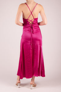 Vestido satín v tirantes cruzados magenta