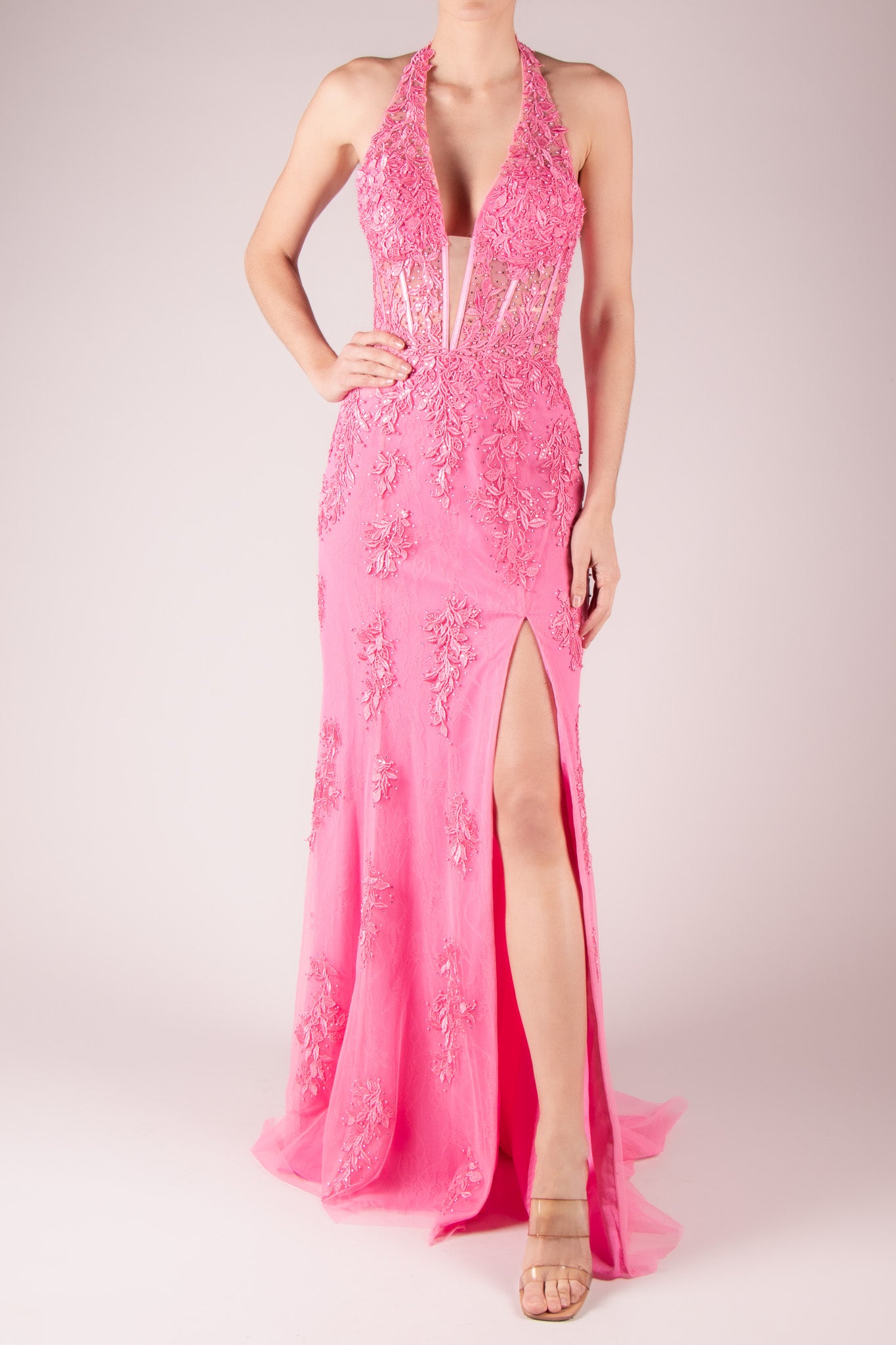 Vestido bordado halter abertura en pierna rosa